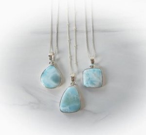 Colgante de Piedra Preciosa Larimar Natural, Joyería de Larimar Chapada en Plata Hecha a Mano, Proveedor Mayorista - Product Image 1