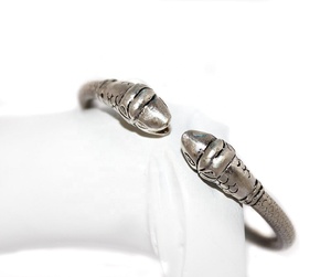 Bracelet manchette ouvert en argent sterling 925 massif oxydé, motif écailles de poisson double, Memoria Jewels, vente en gros - Product Image 5