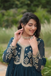 Faux floraison de haute qualité avec paillettes-travail brodé Multi & Zari fabrication de vêtements traditionnels indiens et prix de gros - Product Image 4