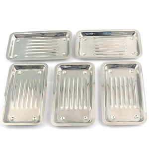 Bandeja Escalar Manual de Acero Inoxidable Alemán de la Mejor Calidad, Diseño Duradero, Ligera y Fácil de Limpiar para Uso Hospitalario y Dental - Product Image 3
