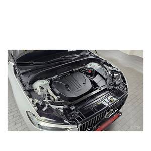 Volvo XC60 B5 Ultimate 2023 con Cámara Trasera, Caja de Cambios Automática, Asientos de Cuero, Volante a la Izquierda - 27,398 km, Color Brillante - Product Image 6