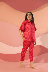 Ensemble de pyjama rouge à imprimé floral, col mandarin, manches courtes, coupe ample, respirant, tissé, tenue décontractée d'été pour femmes - Product Image 2