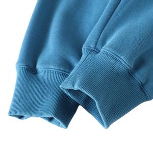 เสื้อฮู้ดดี้ผู้ชายผ้าฝ้ายฟลีซ 100% สีพื้นเรียบ สำหรับฤดูหนาว แบบสั่งทำพิเศษ ขอบดิบ พิมพ์ลายด้วยความร้อน มีกระเป๋า สไตล์สตรีทแวร์ หนานุ่ม - Product Image 4