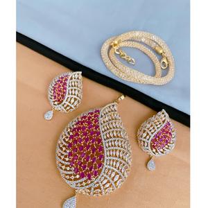 Ensemble de pendentifs ethniques plaqués or avec boucles d'oreilles et collier à pierres de zircon pour les femmes, idéal pour les mariages et les soirées - Product Image 1