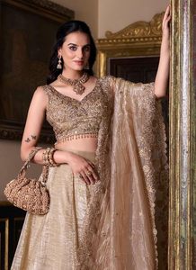 Robe de mariée Lehenga Choli brodée d'or, broderie de sequins et de fils, style Anarkali, tenue de fête de mariage - Product Image 3