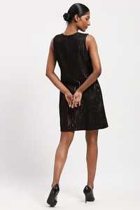 Elegante Vestido Negro sin Mangas, Corte Recto, con Detalle Plisado, Cintura Natural, Largo a Media Pantorrilla, Vestido de Noche Formal con Lentejuelas - Product Image 2