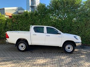 Pick-up 4x4 Diesel Turbo d'occasion 2024 pour Hilux Revo, conduite à gauche, sièges foncés - Product Image 5