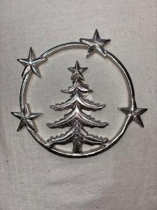 Ornement suspendu en métal Père Noël argenté, décoration traditionnelle pour arbre de Noël, utilisation en intérieur, design durable, finition métallique - Product Image 5