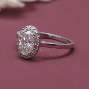 แหวนหมั้นเพชรเม็ดเดี่ยวทรงรีขนาด14K สีขาว/กุหลาบและเหลืองทองได้รับการรับรองจาก IGI - Product Image 2