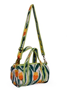 Sac de voyage mini matelassé en coton imprimé à la main Niharo avec bandoulière, motif tulipes, sac de week-end pour femme, fait main à Jaipur - Product Image 2