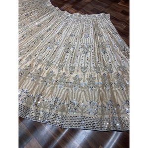 Lehenga Choli de créateur coupe trapèze pour les fêtes, avec de magnifiques broderies et taille naturelle - Product Image 3