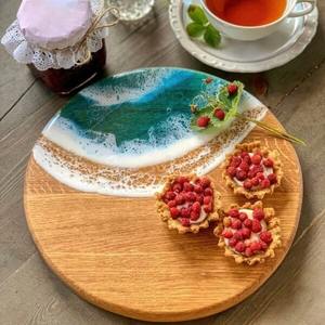 Plateau de service vague océanique en résine et bois, écologique, fait main, compatible lave-vaisselle, facile à nettoyer, art en résine, faible entretien, luxe - Product Image 1