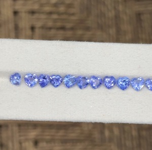 Tanzanite naturelle taille cœur 6x5,5 mm, 10,92 carats, cœurs calibrés - Product Image 4