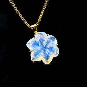 Colgante de flor de opalita llamativo, collar de flor de cristal tallado a mano para mujer, colgante de piedra preciosa, fabricación de joyería artesanal al por mayor - Product Image 6
