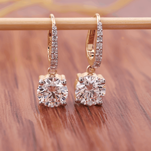 Pendientes de Aro con Diamantes Cultivados en Laboratorio, Redondos, de Oro de 14 Quilates |   Pendientes Colgantes de Diamantes de Lujo |   Joyería de Oro Fino - Product Image 1