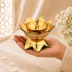 Lampe Diya en laiton pour Diwali, Arti Deepak Deepam traditionnel à motif floral, Lampe à huile pour Pooja, Décoration festive pour la maison et le temple - Product Image 3