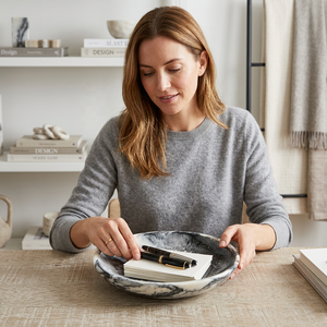 Assiette de service ovale moderne de luxe en résine polie faite à la main, motif personnalisé, écologique, compatible lave-vaisselle, qualité alimentaire, en stock - Product Image 1