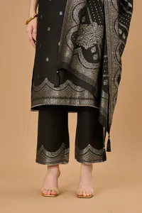 Tissu de Robe Non Cousu en Viscose Tissée Safaa Premium – Élégant Ensemble 3 Pièces Jacquard avec Broderie Zari Argentée pour la Vente en Gros - Product Image 4