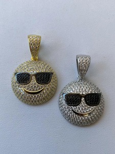 Elegantes Gafas Personalizadas con Diamantes de Moissanita para Colgante, Plata 925, Estilo Minimalista, Certificación IGI/GRA, Chapado en Oro - Product Image 2