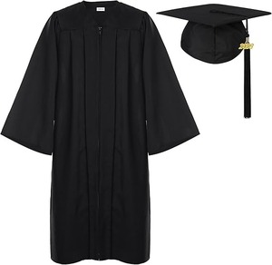 Conjunto de Toga, Birrete y Borla de Graduación de Alta Calidad en Poliéster Mate Clásico, Origen Importado - Product Image 1