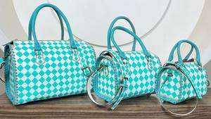 Bolsa de Viaje de Gran Capacidad y Diseño Elegante, Bolsa de Viaje Ligera de Moda, Bolsa de Gimnasio de Fin de Semana de Cuero a Cuadros Premium - Product Image 4