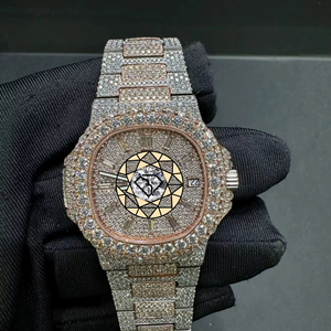 นาฬิกาควอตซ์ประดับเพชรแล็บแบบ Iced Out สำหรับผู้ชาย ตัวเรือนทรงสี่เหลี่ยมชุบทองคำสีโรสโกลด์สองสี ขอบตัวเรือนฝังเพชรแบบไมโคร นาฬิกาดีไซน์โดดเด่นสำหรับทุกเพศ - Product Image 1