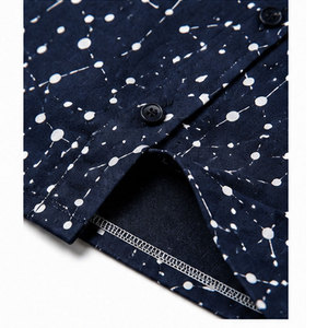 Chemise de week-end élégante pour homme avec imprimé tendance, en tissu mélange de coton doux et design graphique moderne - Product Image 5