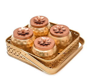 Panier en métal de forme carrée avec 4 fleurs en cuivre pour fruits secs, chocolats, bonbons, friandises et décoration de table de luxe - Product Image 4