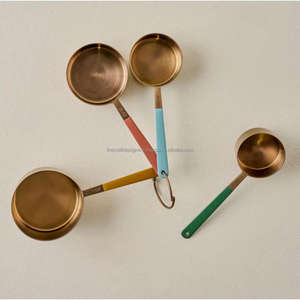 Juego de 4 tazas y cucharas medidoras de acero inoxidable aptas para lavavajillas, con acabado en oro PVD, accesorios de cocina. - Product Image 5