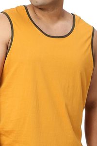 Débardeur sans manches pour homme fabriqué en Inde, en coton doux, avec options de personnalisation de la marque et confort léger. - Product Image 4
