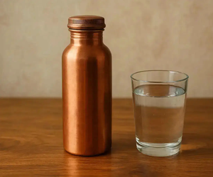 Bouteille en cuivre la plus vendue, polie miroir, simple, brillance premium, pour un style de vie sain - Product Image 3