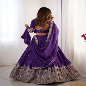 Conjunto de Lehenga Choli y Dupatta VASTRA COTTAGE Chinon, Semibordado, Color Morado con Lentejuelas y Encaje, Ropa Étnica para Mujer - Product Image 3