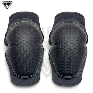 Genouillères réglables en cuir véritable haute performance avec rembourrage ergonomique en grille hexagonale pour l'entraînement intensif de MMA et de kickboxing - Product Image 1