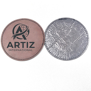 Parches de Cuero PU con Logotipo Personalizado al por Mayor, Etiquetas Ligeras Termoadhesivas de Cuero Sintético con Brillo Triangular - Product Image 6