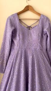 Robe Anarkali très demandée avec pantalon et dupatta, en georgette douce, ornée de broderies et de sequins - Product Image 6