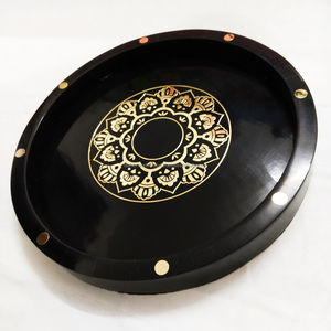 Bandejas de servicio de resina y latón de color Diwali MOP exclusivas Bandejas decorativas Diwali elegantes ecológicas y sostenibles en la India - Product Image 2