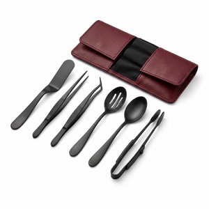 Ensemble d'ustensiles en acier inoxydable noir 6 pièces avec spatule, pinces, cuillère, cuillère ajourée et pince à aliments pour la présentation et la garniture des plats - Product Image 6