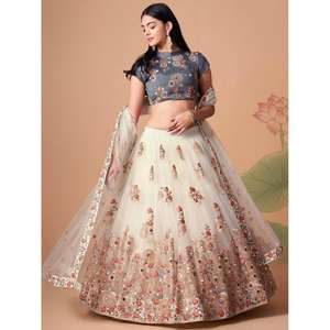 Fascinante Lehenga Choli blanco roto con decoraciones de fiesta de red de trabajo de espejo - Product Image 2