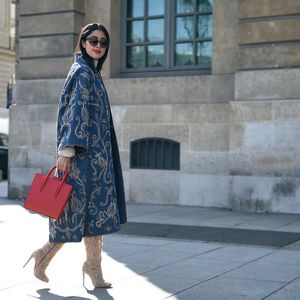 Chaqueta Larga Azul con Bordado Floral Suzani, Tejida y de Punto, Estilo Kimono Boho Abierto por Delante para Mujer, Prenda Exterior Étnica de Algodón - Product Image 2