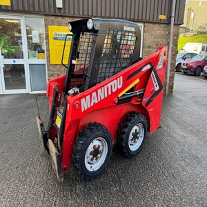 Chargeuse compacte Manitou 1050R offrant une forte capacité de levage, une excellente maniabilité et des performances de travail fiables - Product Image 2