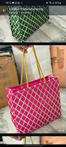 Eleve su regalo festivo con esta bolsa de tela hecha a mano, diseñada para añadir encanto y elegancia a cada ocasión. - Product Image 3