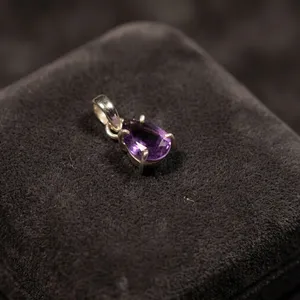 Colgante de Amatista Solitario en Forma de Gota con Engaste de Garra, Plata de Ley 925, Clásico, Unisex, para Uso Diario - Product Image 3