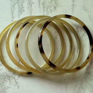 Brazaletes de Cuerno de Búfalo Natural Pulido TIMELESS CRAFT, Estilo Boho Ecológico, Joyería Personalizada, Regalo para Ella - Product Image 1