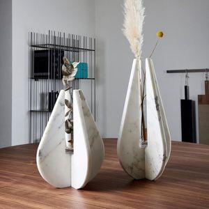 Jarrón de flores de mármol blanco acanalado, muy vendido, centro de mesa decorativo de lujo para decoración moderna del hogar. - Product Image 5