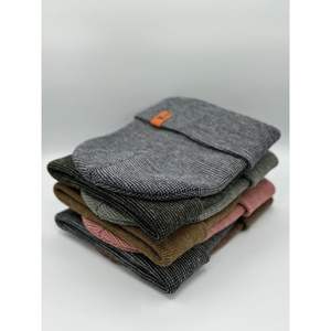 Gorro de Punto Tradicional con Puño Negro/Gris - Product Image 4