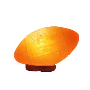 Lámpara de Sal del Himalaya en Forma de Balón de Fútbol, Atractiva Lámpara de Sal Roja Tallada a Mano con Técnica Artesanal Natural - Product Image 2