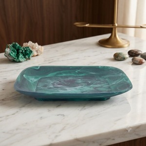 Assiette rectangulaire en résine faite à la main avec motif tourbillonnant, plat de service décoratif vert, vaisselle pour fête et décoration intérieure - Product Image 1