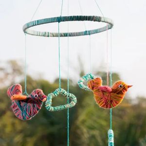 Kit de loisirs créatifs Yarn Birds DIY String Art pour créer des mobiles pour bébés personnalisés - Product Image 1