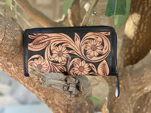 Porte-monnaie en cuir sculpté usiné à la main pochette étui de téléphone élégant multi-usages portefeuilles en cuir occidental fait à la main pochette en cuir marron Fo - Product Image 5