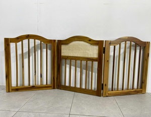 Precio barato Bonito patrón sólido Puerta de madera para mascotas Plegable y ensamblar-Requiere puerta para perros Hecho en Vietnam - Product Image 1